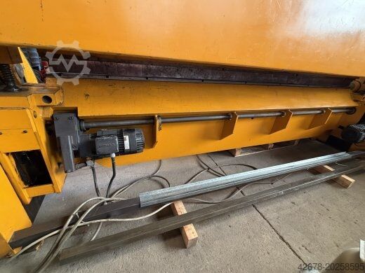 Schwenkbiegemaschine RAS 67.30