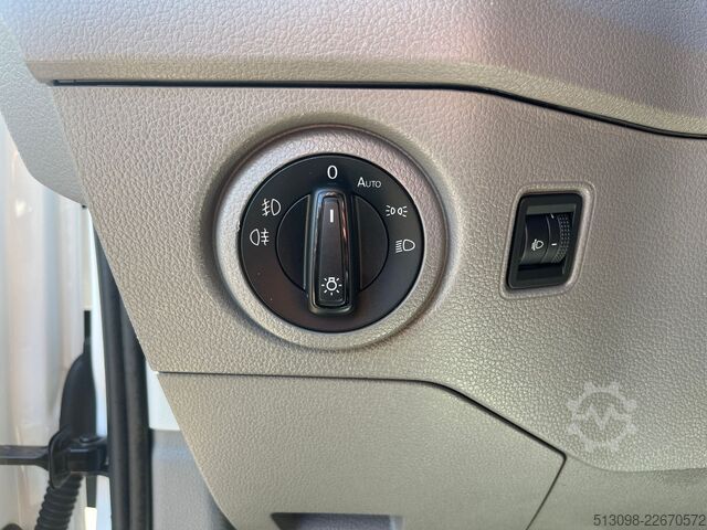 Kleinbus VW CRAFTER 2.0 TDI 9 SITZER AUTOMATIK KLIMAAUTO PDC