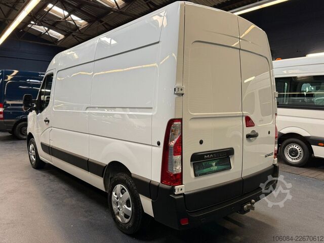 High top van RENAULT Master Kasten L2H2 Klima Tempomat R-CAM AHK 2,5T