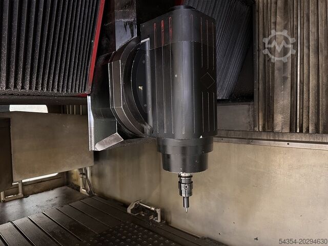 5-Achs-Bearbeitungszentrum OMV Estrema 2100