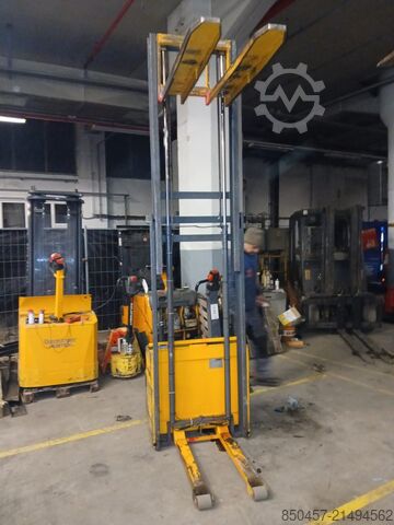 Palettenstapler Genkinger EGV12