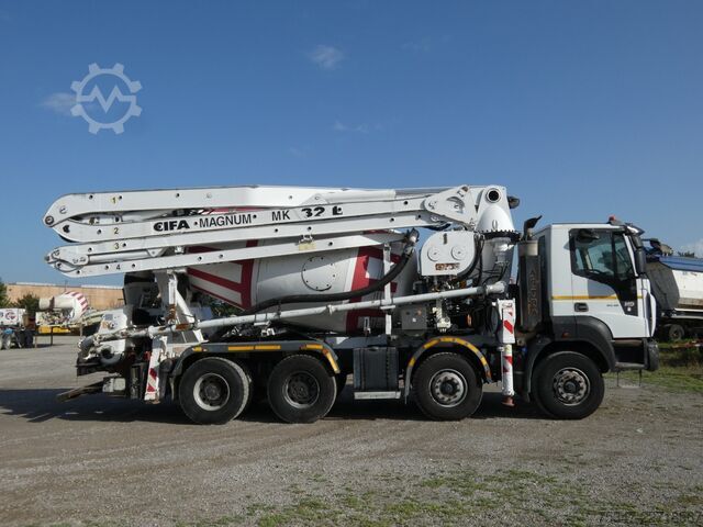Concrete pump truck astra HD9 8448