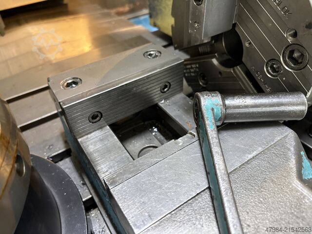 Vertikales Bearbeitungszentrum YCM SUPERMAX V116B