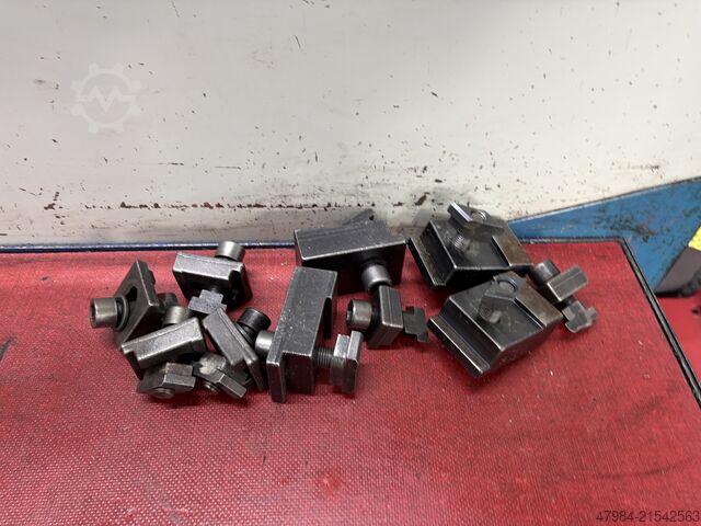 Vertikales Bearbeitungszentrum YCM SUPERMAX V116B