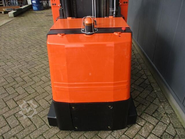 Hochhubkommissionierstapler TOYOTA OME 100M