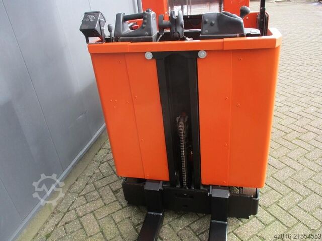 Hochhubkommissionierstapler TOYOTA OME 100M