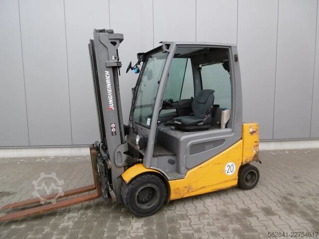 Electric 4-wheel forklift JUNGHEINRICH EFG S 30sG180-330ZT