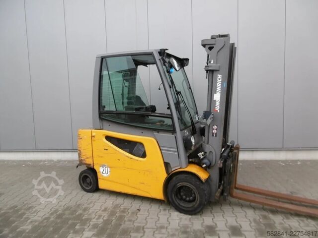 Electric 4-wheel forklift JUNGHEINRICH EFG S 30sG180-330ZT