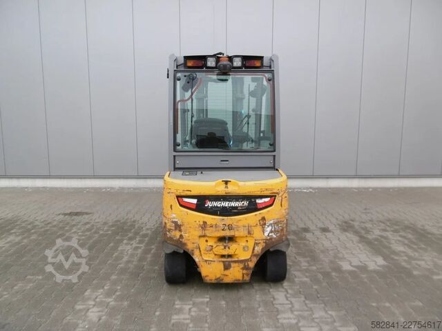 Electric 4-wheel forklift JUNGHEINRICH EFG S 30sG180-330ZT