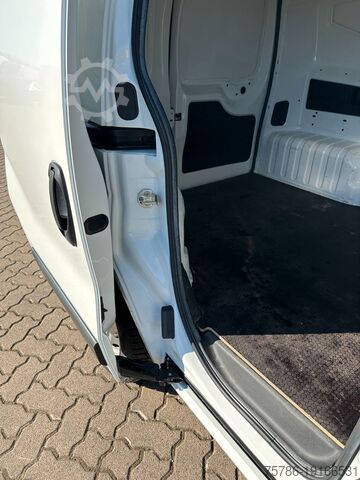 Panel van FIAT Fiorino KA/ Heckflügelt/ AC/ Dachträger/