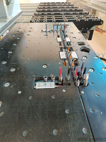 Bearbeitungszentrum mit Durchlauf Weeke Optimat BHX 500