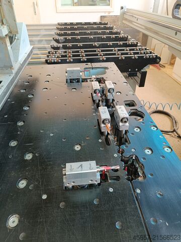 Bearbeitungszentrum mit Durchlauf Weeke Optimat BHX 500