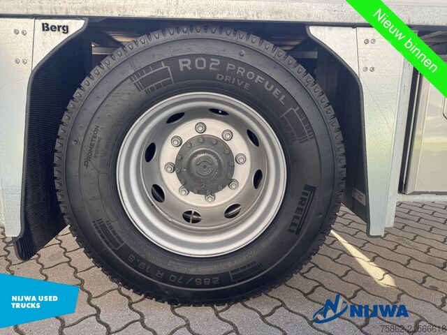 Autotransporter Renault D 250 4x2 Oprijwagen + Trekhaak