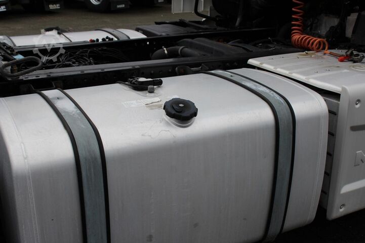 Standard tractor unit MAN TGX 18.460 E6 XXL  Retarder Kühlbox Navi 2Tanks