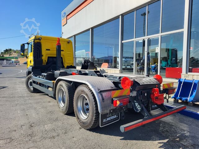 Hook lift container truck MAN TG33.480