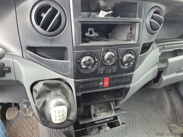 Transporter mit Koffer iveco Daily 35