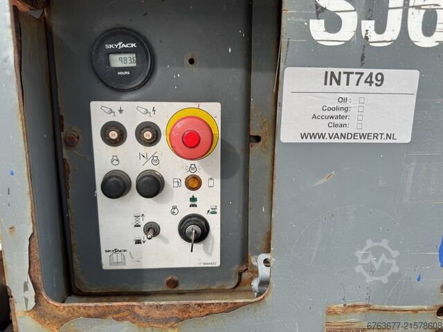 Skyjack SJ 6826RT Scissor Lift 10 m / Scissor / Working platform 2018 4x4 Kubota Diesel SKYJACK SJ 6826RT Schaarhoogwerker 10 M / Scissor / Arbeitsbuhne 2018 4X4 Kubota Diesel