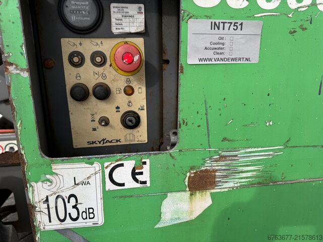 Skyjack SJ 6832RT Scissor Lift / Platform / Aerial Work Platform 2015 4X4 Kubota Diesel 12M SKYJACK SJ 6832RT Schaarhoogwerker / Scissor / Arbeitsbuhne 2015 4X4 Kubota Diesel 12M