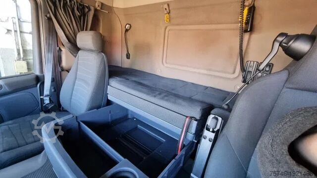 Refrigerated/frozen transport Scania P360 4X2 Fleisch Rohrbahnen Carrier Vector 1550