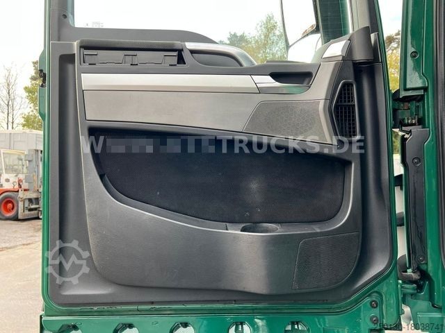 Volume tractor unit MAN TGX 18.360