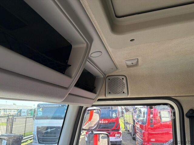 Box body Volvo FL 240 + LOADLIFT + 14 T + EURO 5