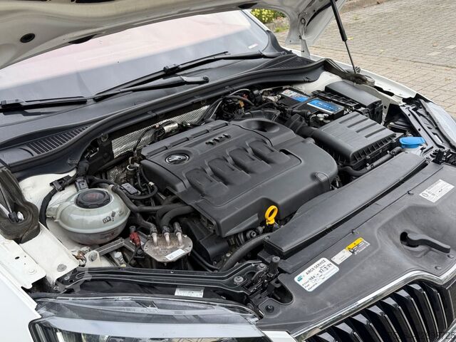 Kleinbus SKODA Superb 2.0 TDI SCR DSG Active Combi Panoramadach
