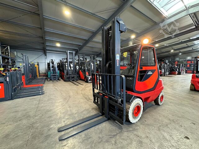 2002, UVV inspection valid until 10/2026, 15,752 operating hours Linde H 30T