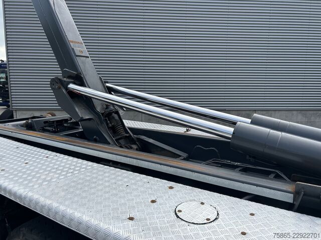 Hakenarmsystem Ginaf X 4243 TS / DAF CF 460 TS 8x6 / VDL Hooklift 30...