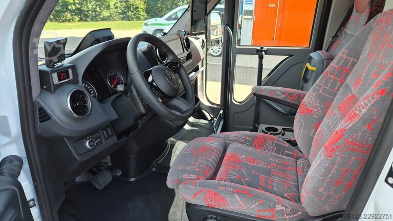Kleinbus MERCEDES-BENZ 30 Sitzer Schul- Transferbus 519 Lagerfahrzeug