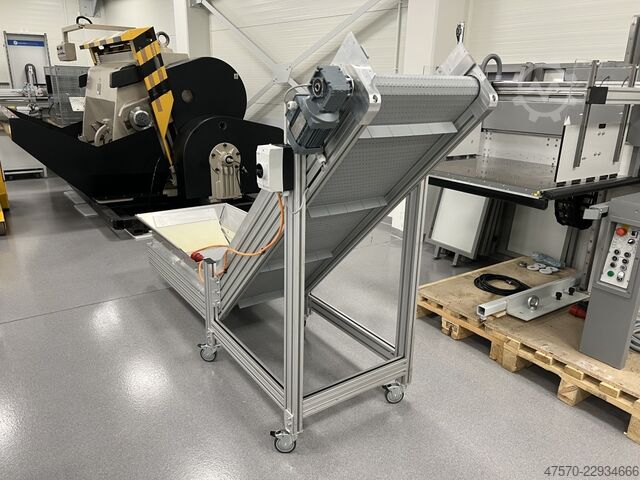 Stanzmaschine Conveyor belt for waste removal from guillotine, three-knife trimmer