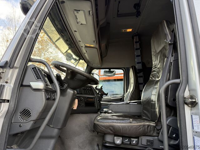 Flatbed truck Volvo FM330 Kran Effer 165 bis 20 Meter