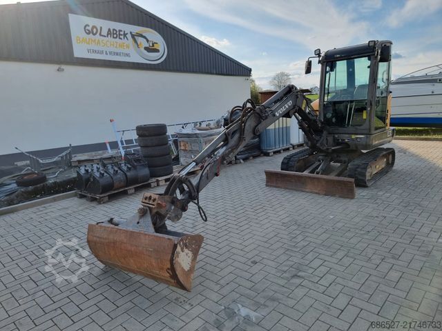 Mini excavator VOLVO EC27