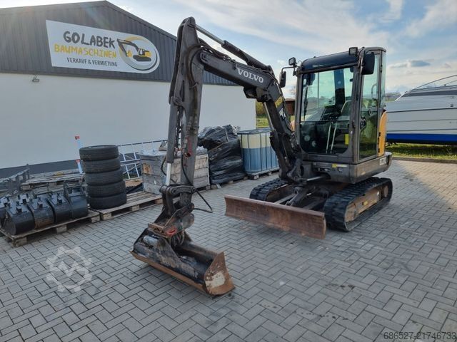 Mini excavator VOLVO EC27