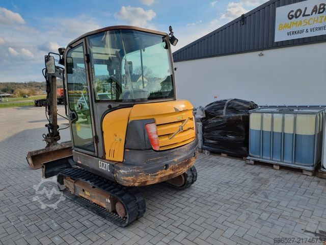 Mini excavator VOLVO EC27