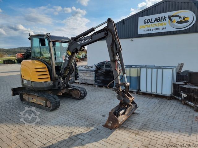 Mini excavator VOLVO EC27