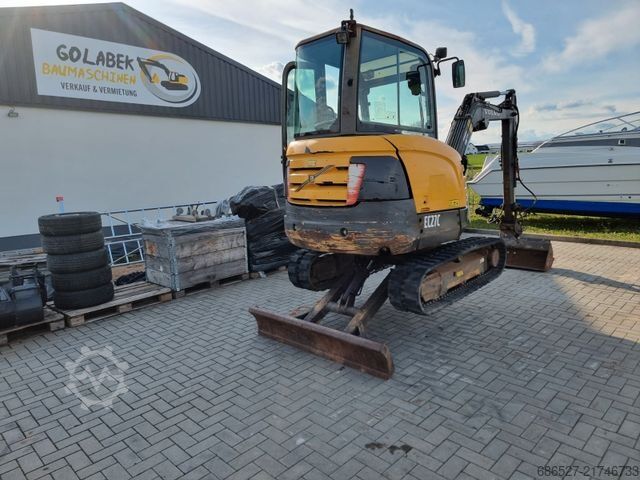Mini excavator VOLVO EC27
