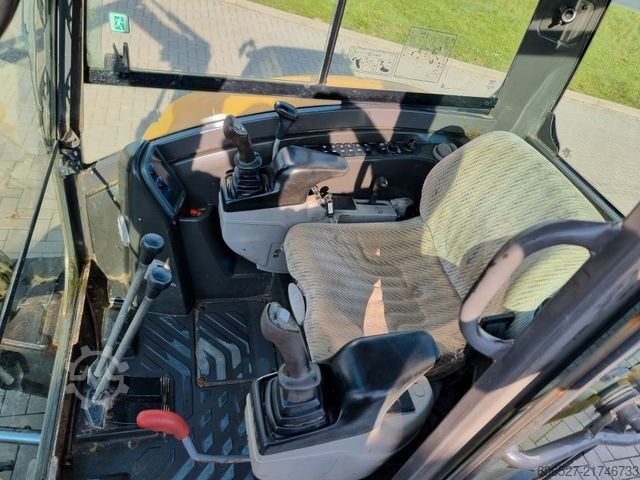 Mini excavator VOLVO EC27