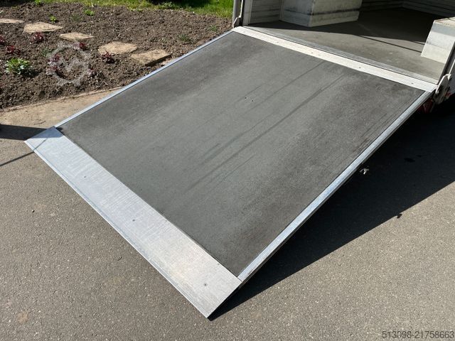 Transporter mit Koffer VOLKSWAGEN CRAFTER 2.0TDI XXXL KOFFER RAMPE KAMERA 177 PS