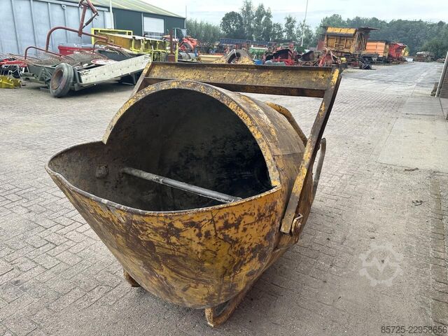 Concrete machine  Beton kubel - Gebruikt