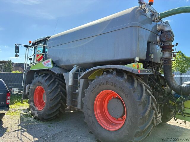 CLAAS Xerion 4000 Saddle Trac CLAAS Xerion 4000 Saddle Trac