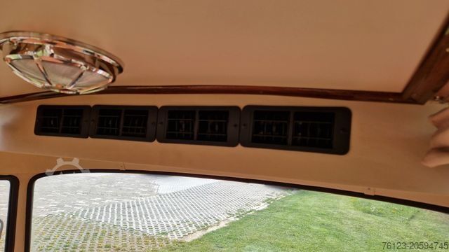 Minibus MERCEDES-BENZ Vorgänger Sprinter O 319 Samba mit Faltdach AC