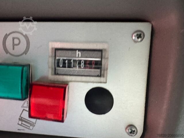 Lifting platform Renault Master 1147 hours