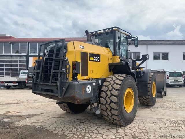 Radlader Komatsu WA320-8E0