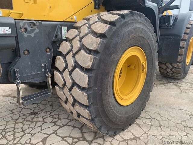 Radlader Komatsu WA320-8E0