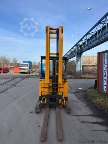 Schubmaststapler Jungheinrich ETV 216 // Batterie 2018 // 8300mm HH