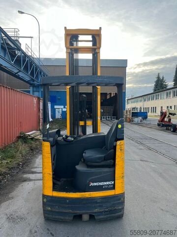Schubmaststapler Jungheinrich ETV 216 // Batterie 2018 // 8300mm HH