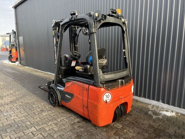 Electric 3-wheel forklift Linde E18-02