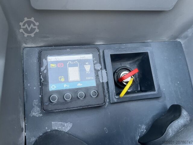 Mittelhubkommissionierer Jungheinrich EKM202