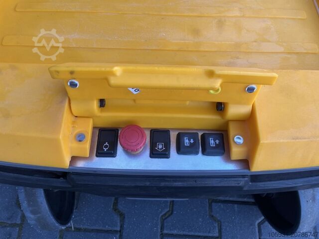 Mittelhubkommissionierer Jungheinrich EKM202