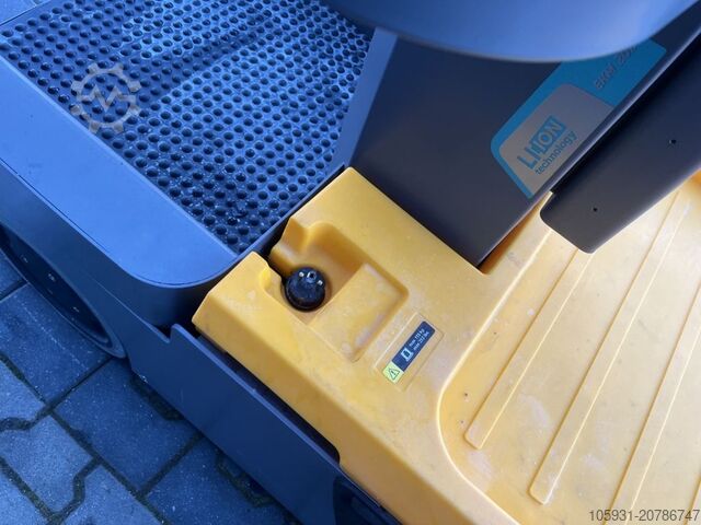 Mittelhubkommissionierer Jungheinrich EKM202